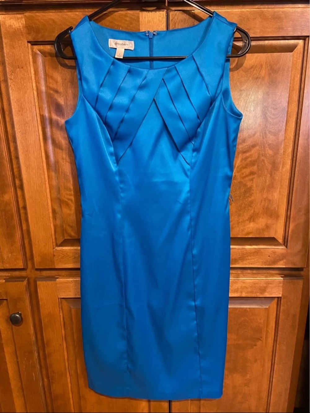 dressbarn womens 4 shiny bright blue dress stretch great condition. Fits 4/6.